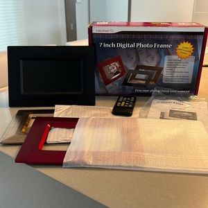 NWOT Nextar 7 inch Digital Photo Frame